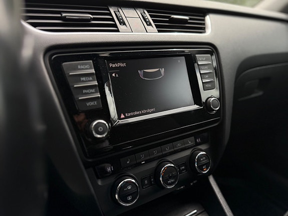 Skoda Octavia Scout 12 of 24