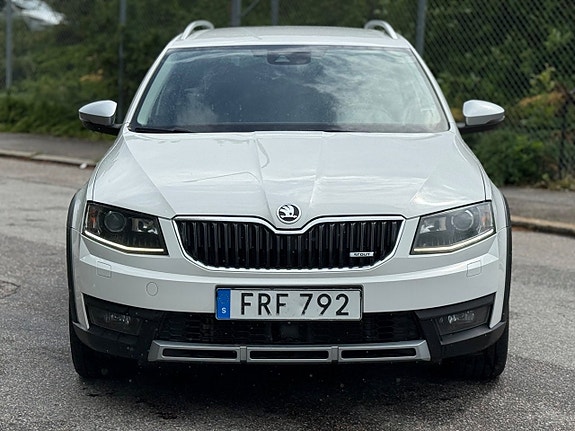 Skoda Octavia Scout 3 of 5