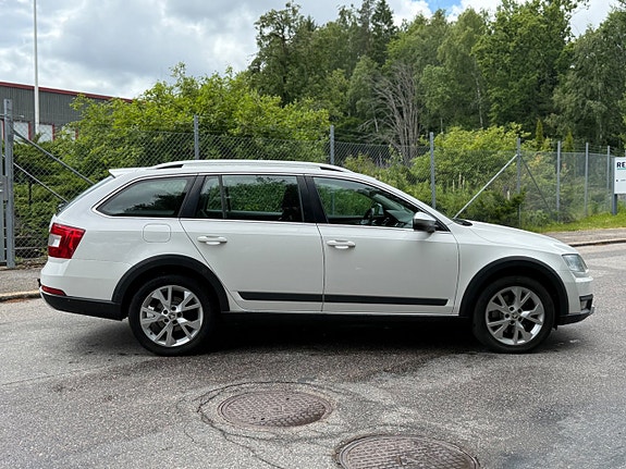 Skoda Octavia Scout 6 of 24