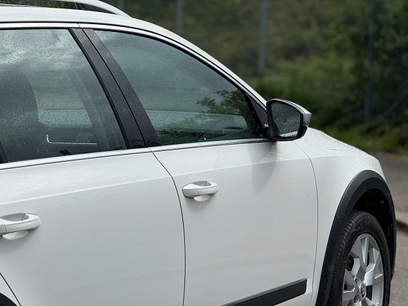 Skoda Octavia Scout 10 of 24