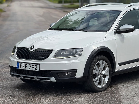 Skoda Octavia Scout 2 of 5