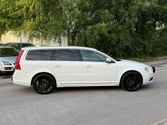 Volvo V70 13 of 22