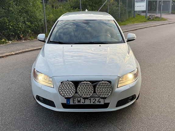 Volvo V70 4 of 5