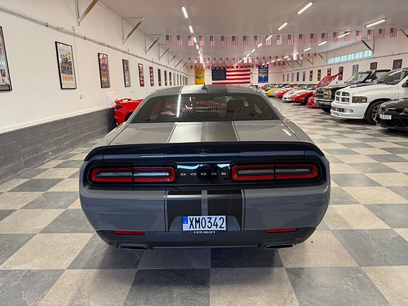 Dodge Challenger 13 of 26