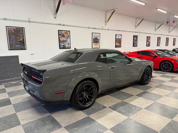 Dodge Challenger 11 of 26