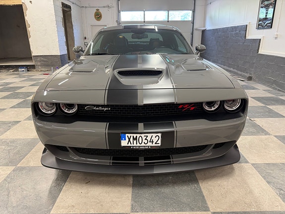 Dodge Challenger 4 of 5