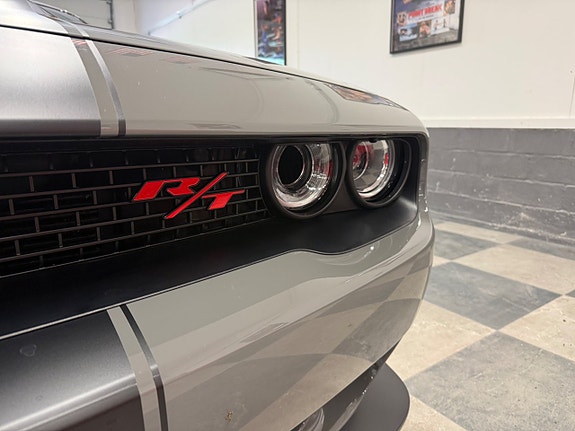 Dodge Challenger 6 of 26