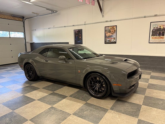 Dodge Challenger 3 of 5