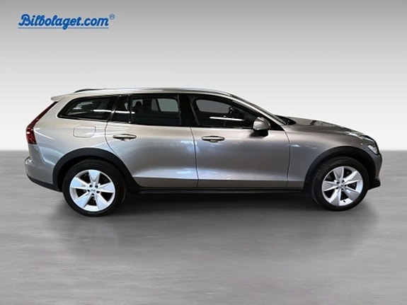 Volvo V60 Cross Country 4 of 5