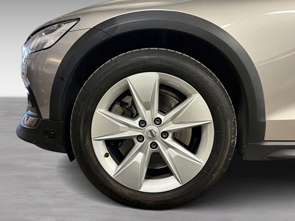 Volvo V60 Cross Country 8 of 20