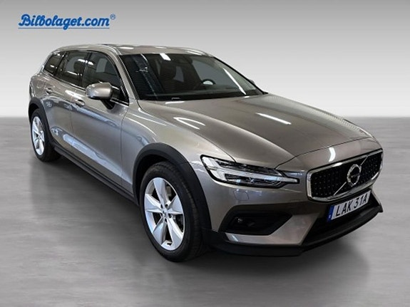 Volvo V60 Cross Country 3 of 5