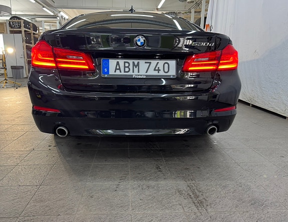 BMW 530d 4 of 5
