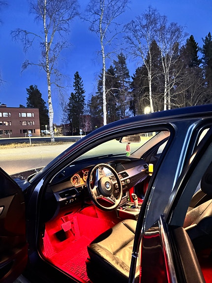 BMW 520d 2 of 5