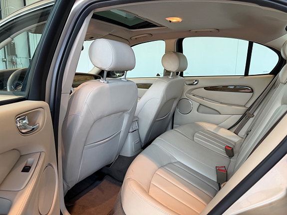 Jaguar X-TYPE 8 of 9