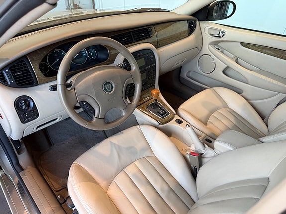 Jaguar X-TYPE 7 of 9