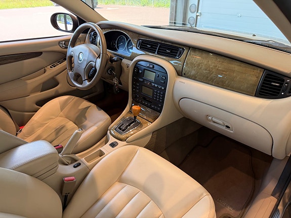 Jaguar X-TYPE 9 of 9