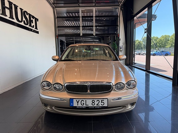 Jaguar X-TYPE 2 of 9