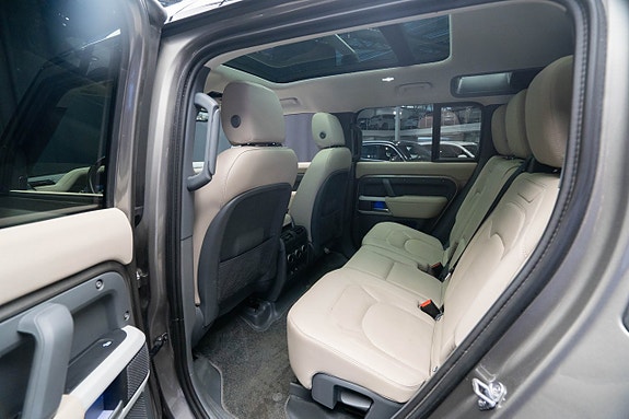 Land Rover Defender 110 15 of 30