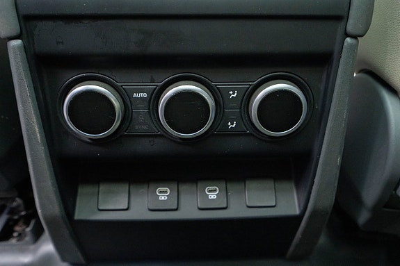 Land Rover Defender 110 21 of 30