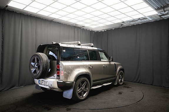 Land Rover Defender 110 6 of 30