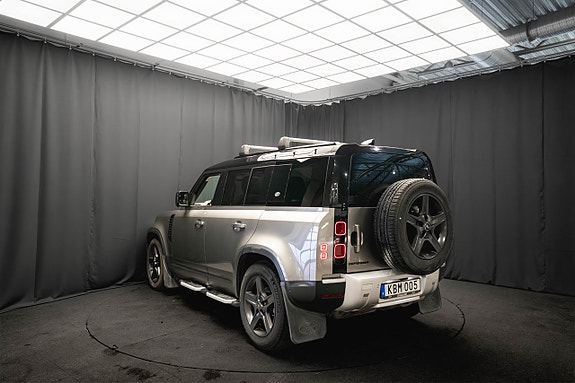 Land Rover Defender 110 8 of 30