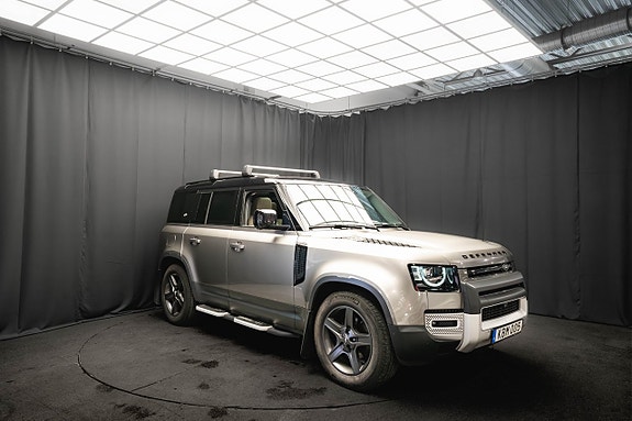 Land Rover Defender 110 4 of 5