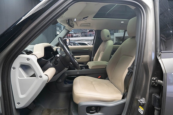 Land Rover Defender 110 20 of 30