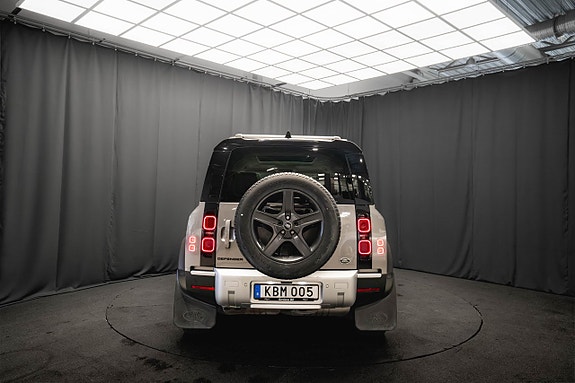 Land Rover Defender 110 7 of 30