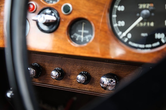 Jaguar Mark IV 30 of 30