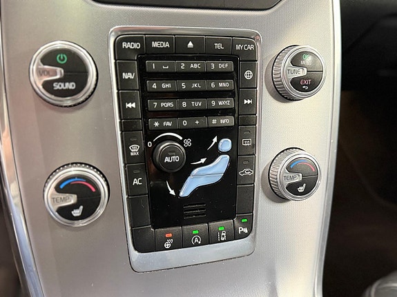 Volvo V70 13 of 30