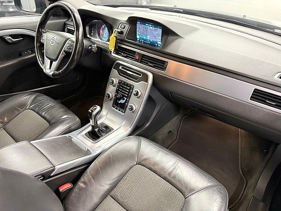 Volvo V70 10 of 30