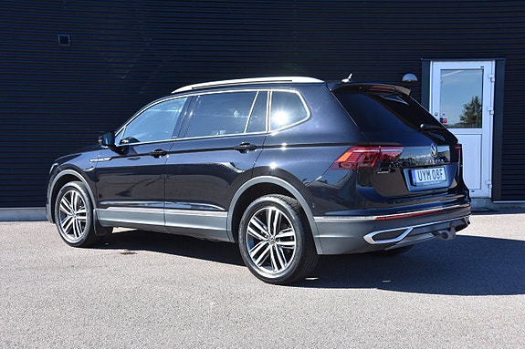 Volkswagen Tiguan Allspace 4 of 5