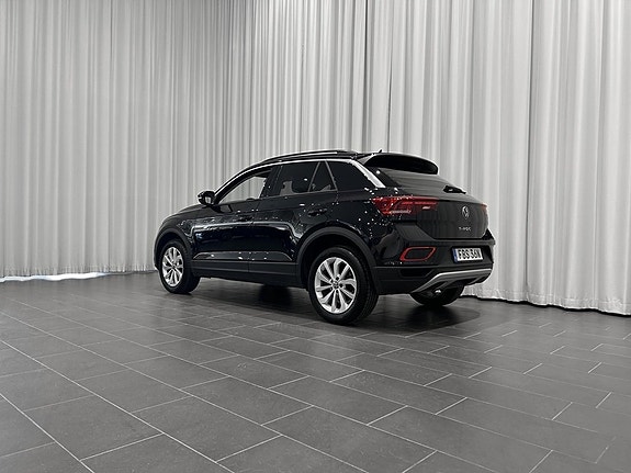 Volkswagen T-Roc 3 of 5