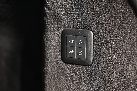 Land Rover Range Rover Sport 24 of 29