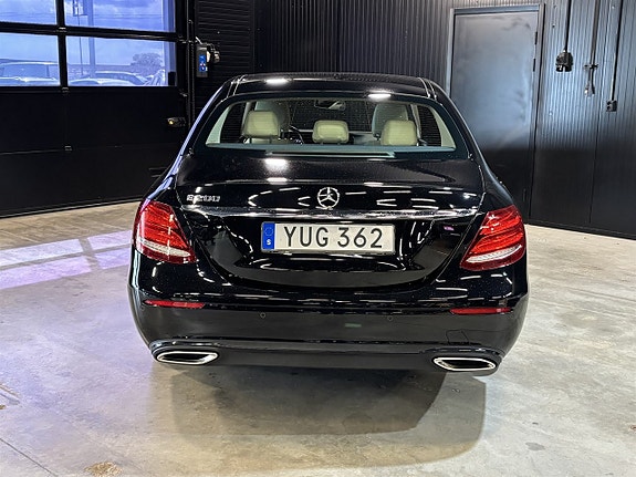 Mercedes-Benz E200 5 of 5