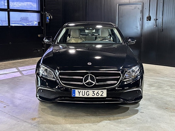 Mercedes-Benz E200 2 of 5