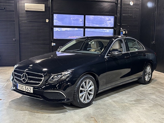 Mercedes-Benz E200 3 of 5