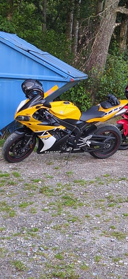 Yamaha YZF-R1 2 of 3
