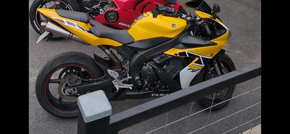 Yamaha YZF-R1 3 of 3