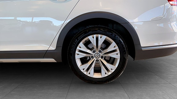 Volkswagen Passat Alltrack 6 of 14