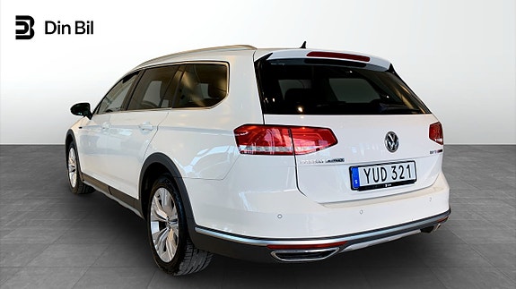 Volkswagen Passat Alltrack 3 of 5