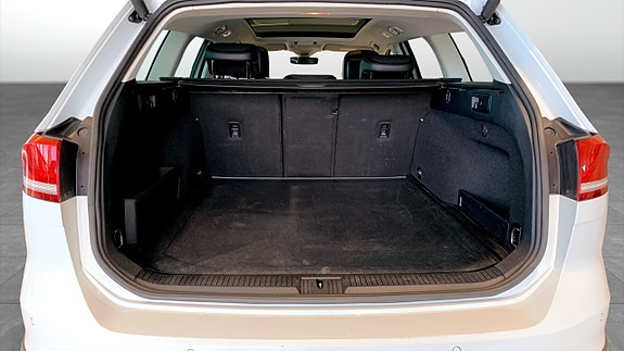 Volkswagen Passat Alltrack 13 of 14