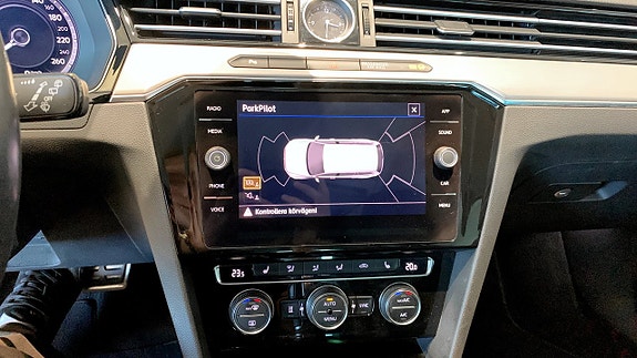 Volkswagen Passat Alltrack 10 of 14