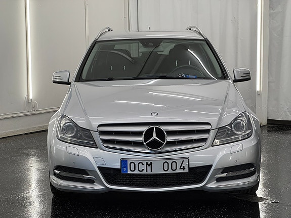 Mercedes-Benz C220 2 of 16