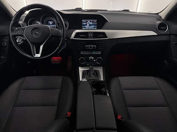 Mercedes-Benz C220 12 of 16
