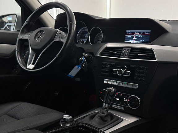 Mercedes-Benz C220 14 of 16
