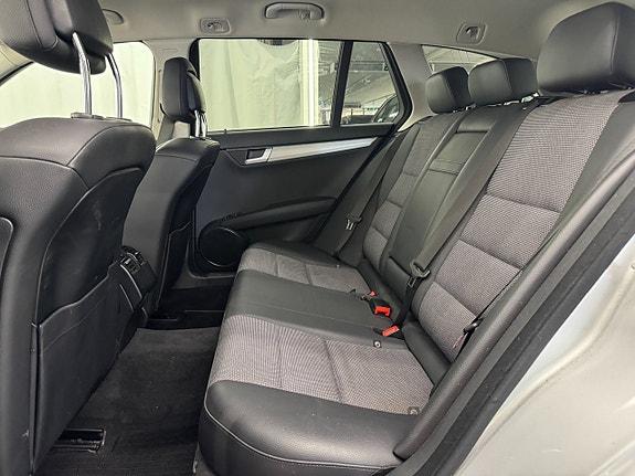 Mercedes-Benz C220 7 of 16
