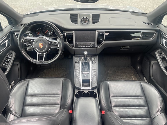 Porsche Macan GTS 4 of 5