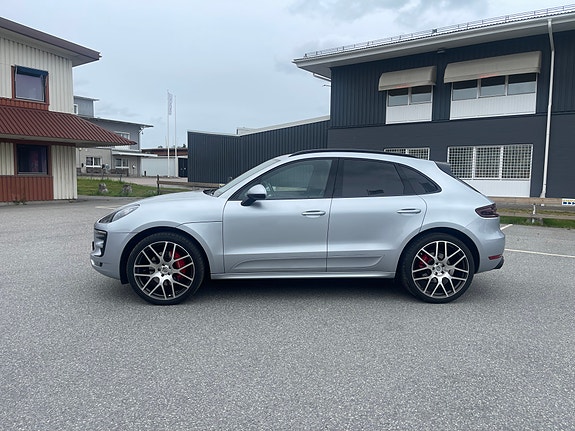 Porsche Macan GTS 2 of 5