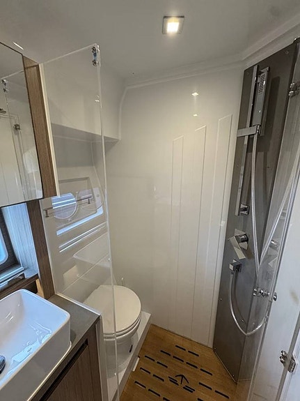Sealine C390 / 2x Volvo Penta 380 HK D6 / 2020 2 of 5